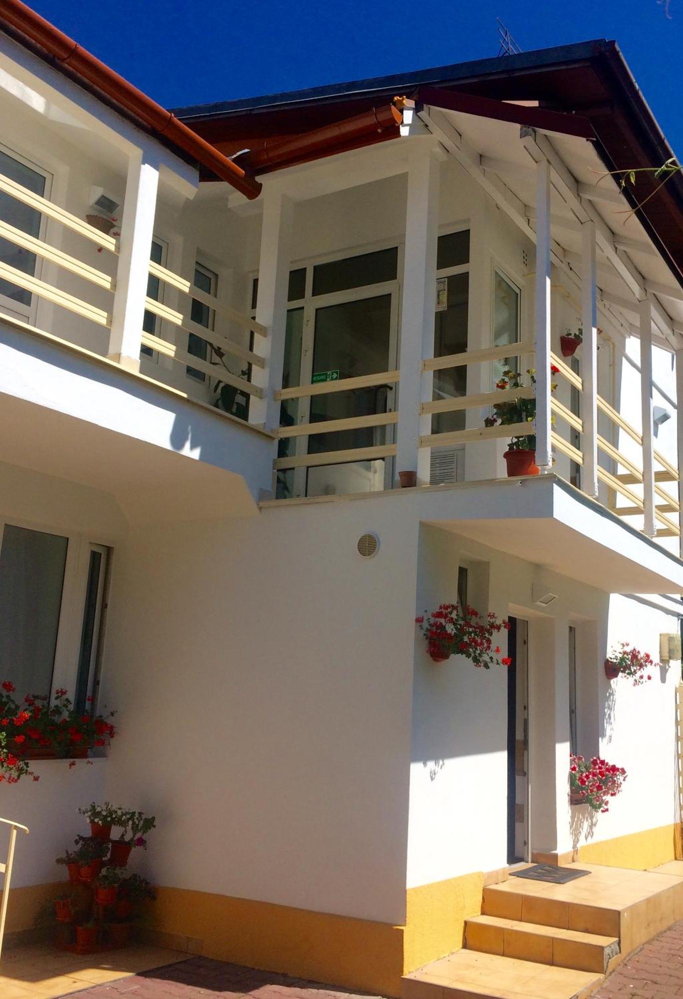 Suri Guesthouse Брашов Экстерьер фото