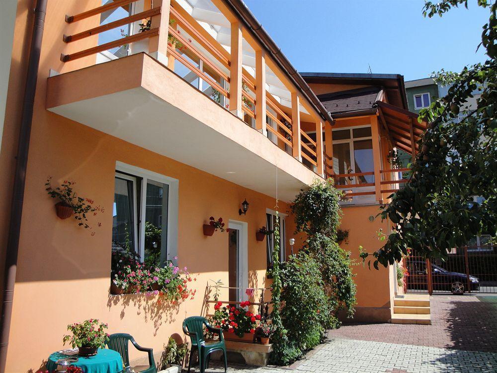 Suri Guesthouse Брашов Экстерьер фото